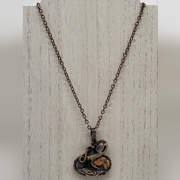 525- Wire Wrapped Pendant Natural Stone Handmade Necklace NWT - Picture 1 of 6